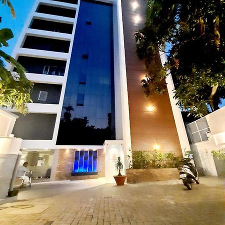 Iswarya Residency Hotel Kottayam Bagian luar foto