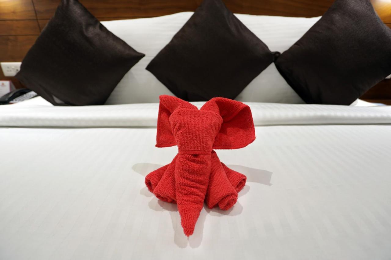 Iswarya Residency Hotel Kottayam Bagian luar foto