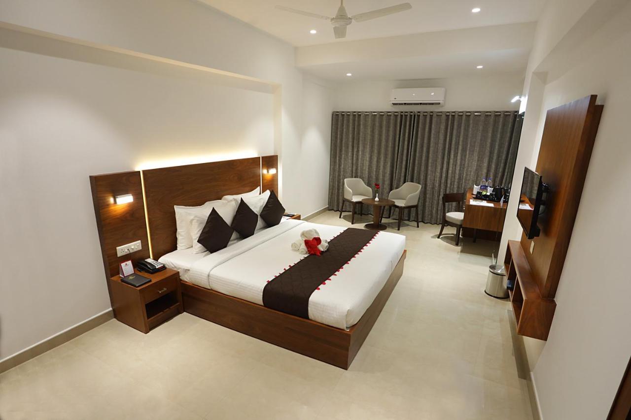 Iswarya Residency Hotel Kottayam Bagian luar foto