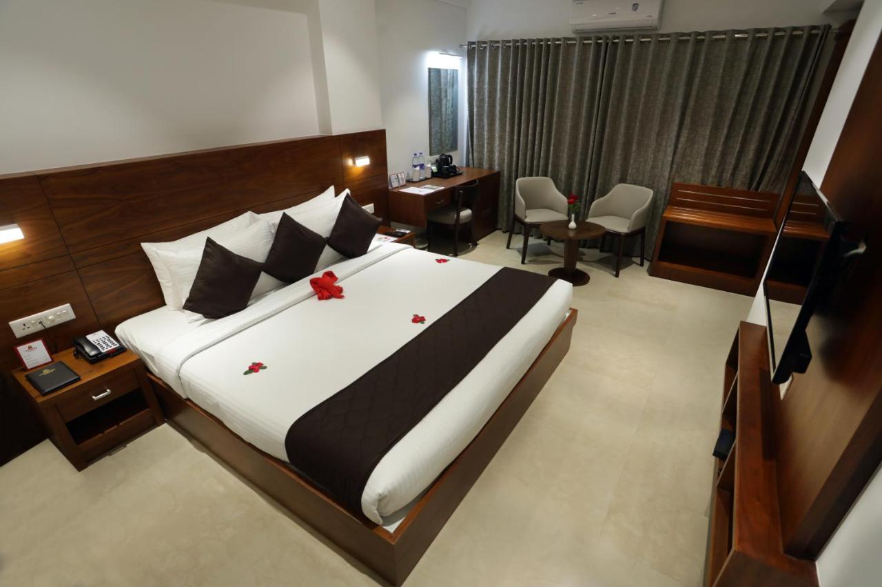 Iswarya Residency Hotel Kottayam Bagian luar foto
