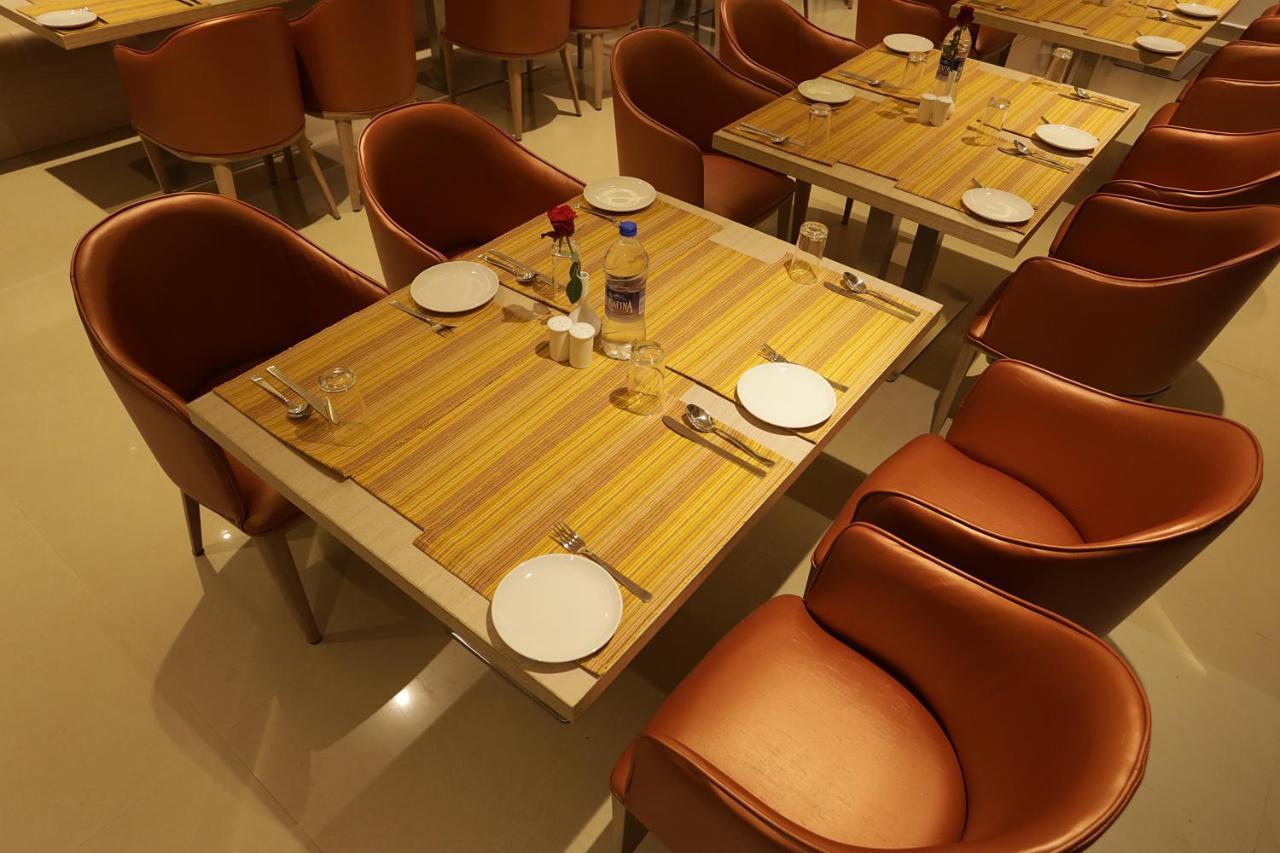 Iswarya Residency Hotel Kottayam Bagian luar foto