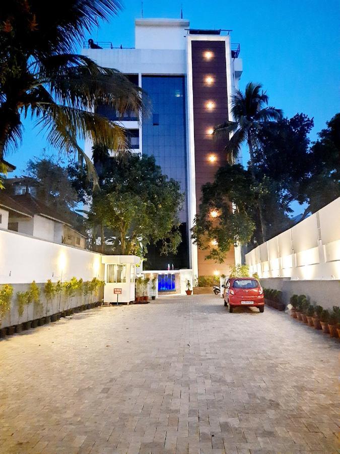 Iswarya Residency Hotel Kottayam Bagian luar foto