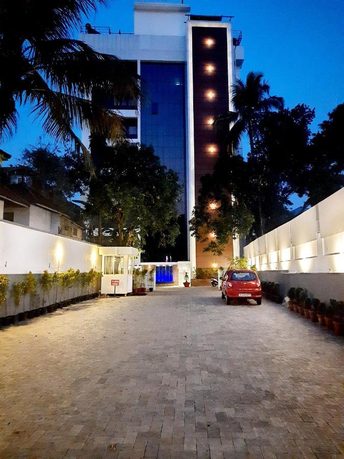 Iswarya Residency Hotel Kottayam Bagian luar foto