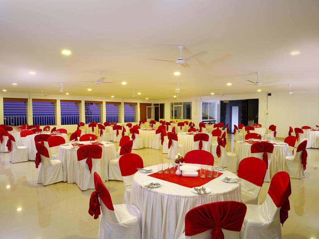 Iswarya Residency Hotel Kottayam Bagian luar foto