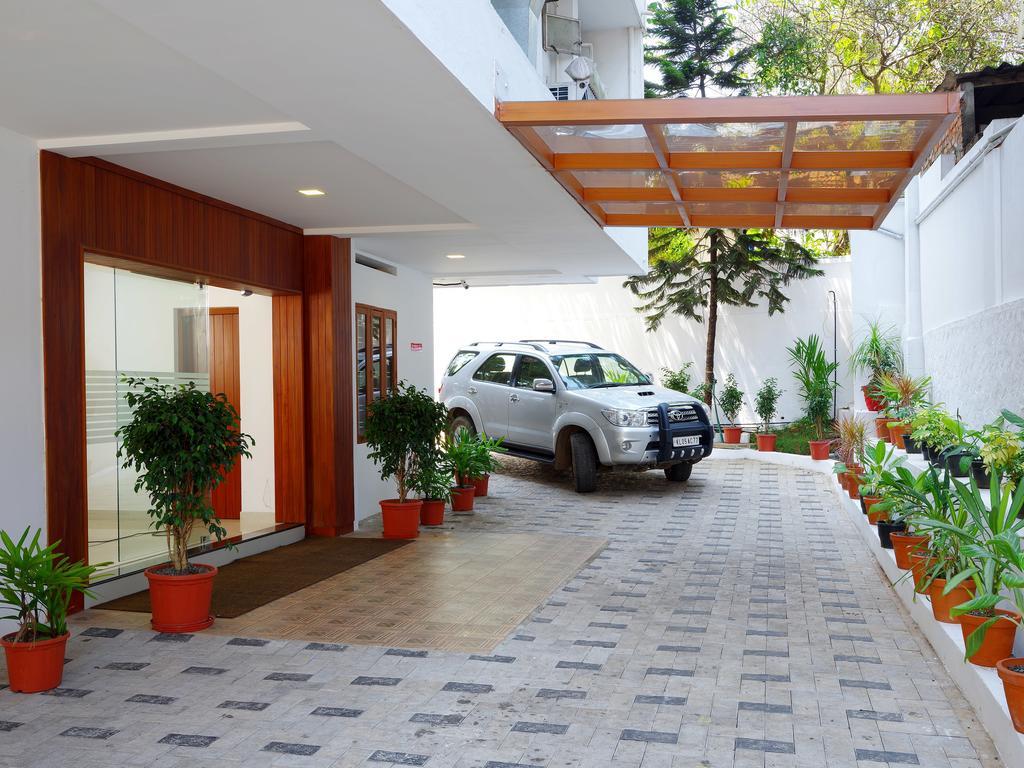 Iswarya Residency Hotel Kottayam Bagian luar foto