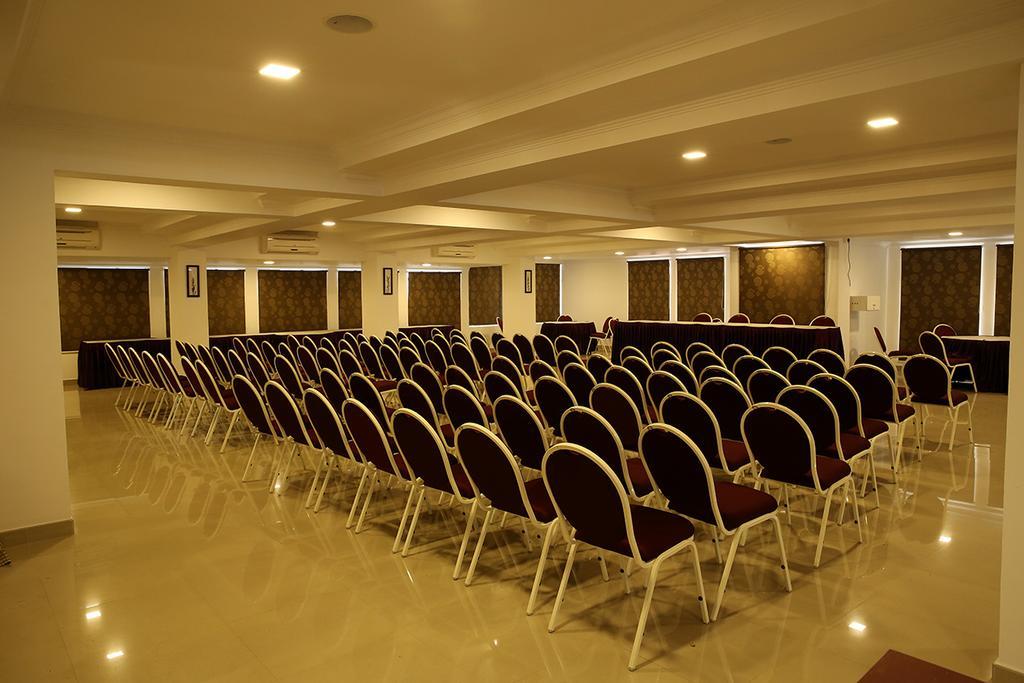 Iswarya Residency Hotel Kottayam Bagian luar foto