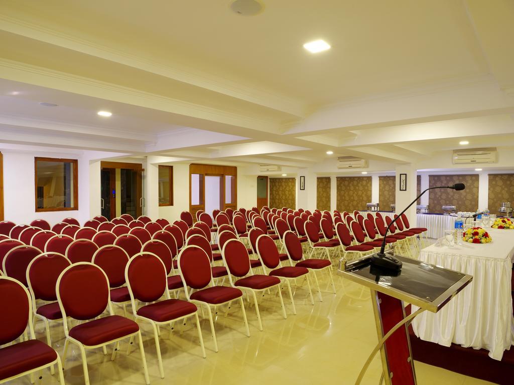 Iswarya Residency Hotel Kottayam Bagian luar foto