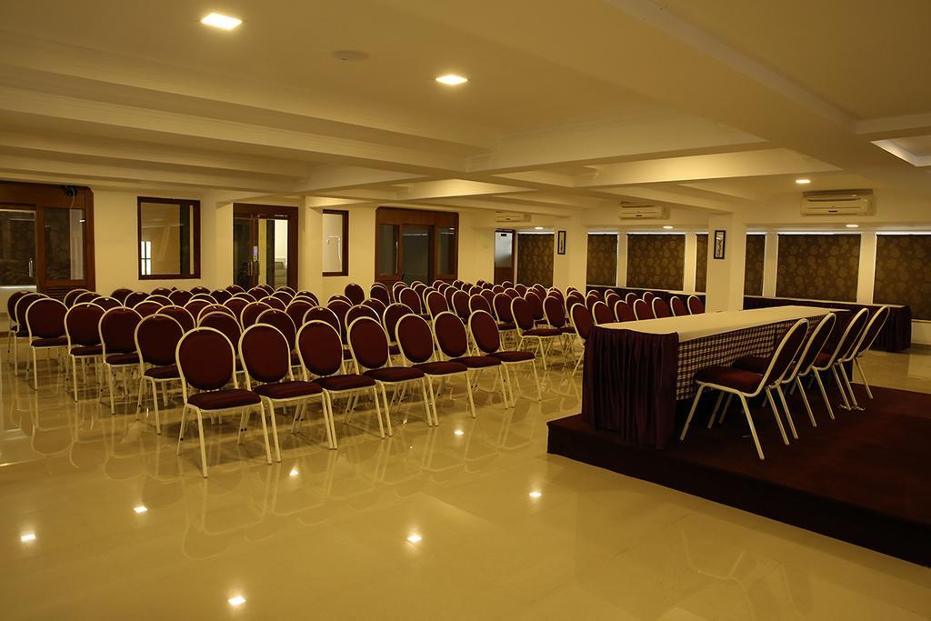 Iswarya Residency Hotel Kottayam Bagian luar foto